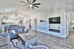 Modern Condo on Golf course, mile from the beach! Sleeps-8!